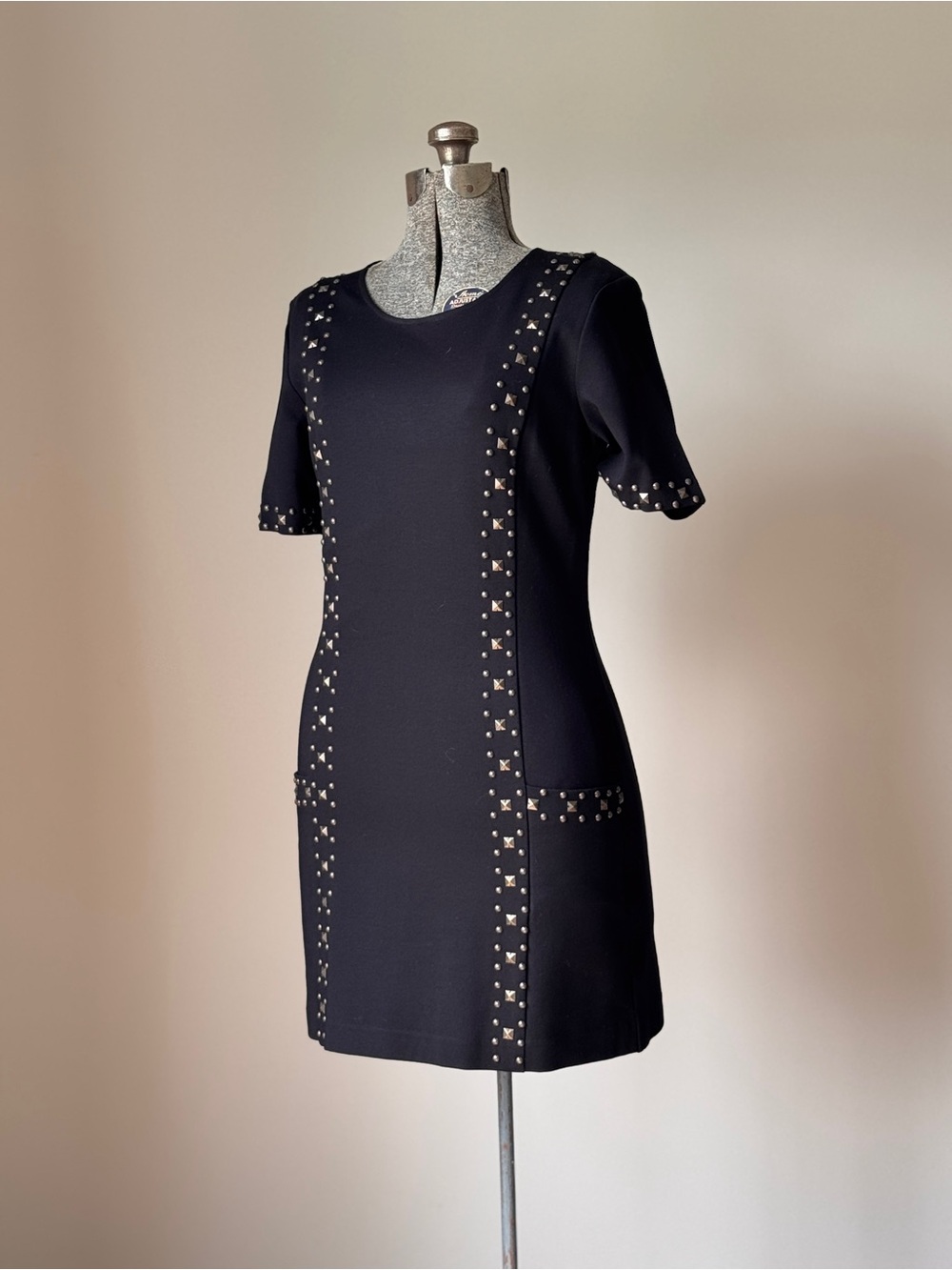 Trina Turk Black Stud-Trim Short Sleeve Shift Dress With Pockets
